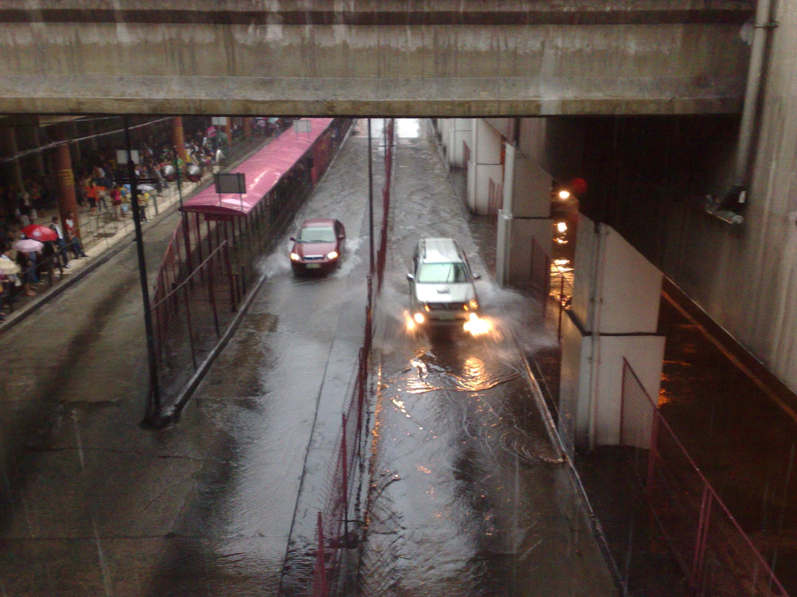 092620091225 flooded EDSA