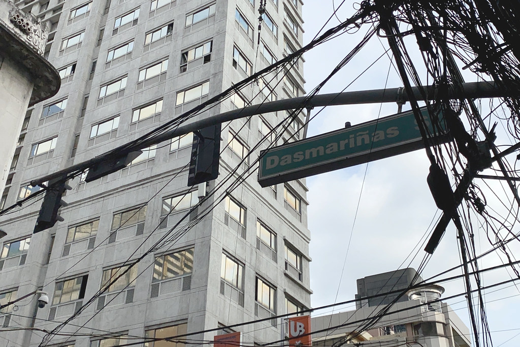 Dasmariñas Street sign