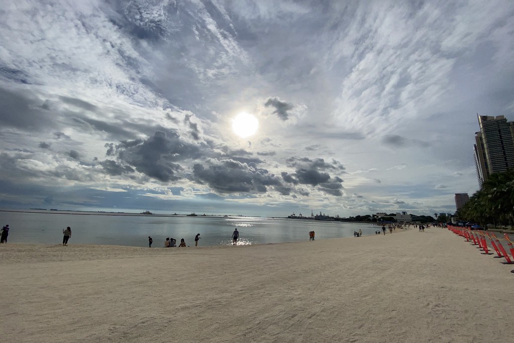 Manila Baywalk Dolomite Beach